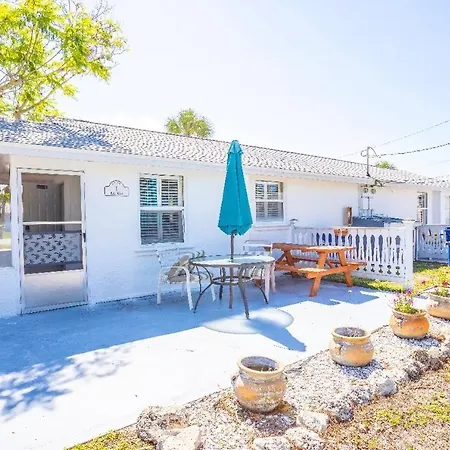 Bungalow 1 Minute From The Beach Suite #4